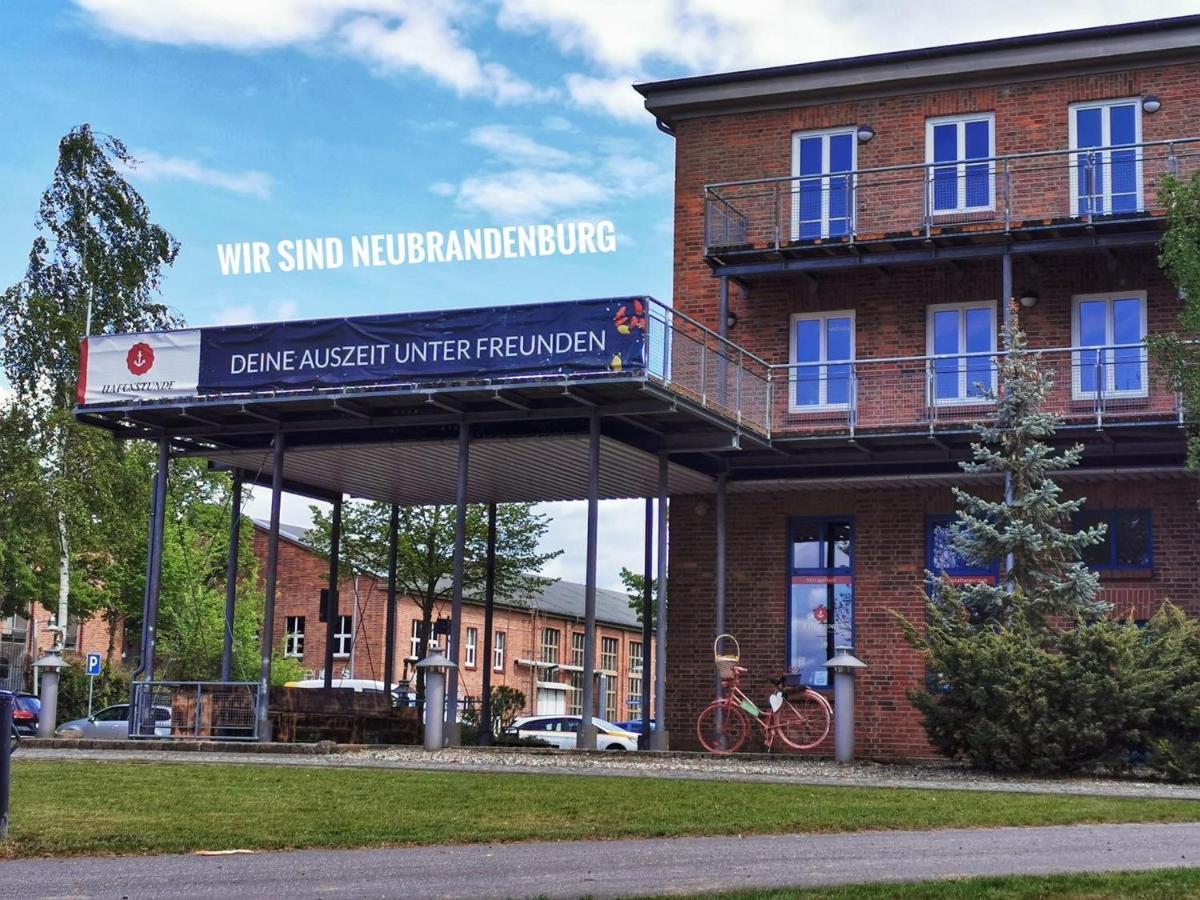 Hotel Hafenstunde à Neubrandenbourg Extérieur photo
